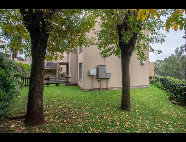 2 BEDROOM SECTIONAL TITLE FOR SALE IN BEDFORD GARDENS
